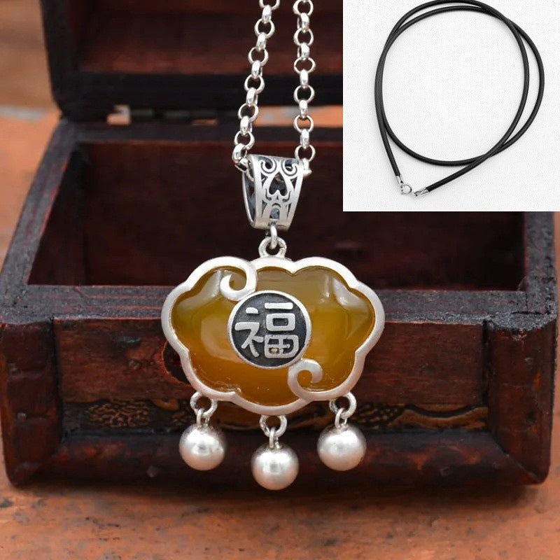 Beautiful Silver Necklace with Unique Style