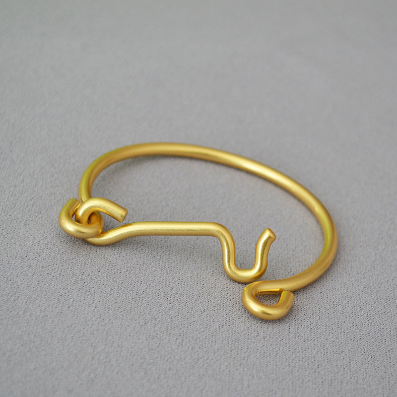 Classic Gold Bracelet with Timeless Appeal