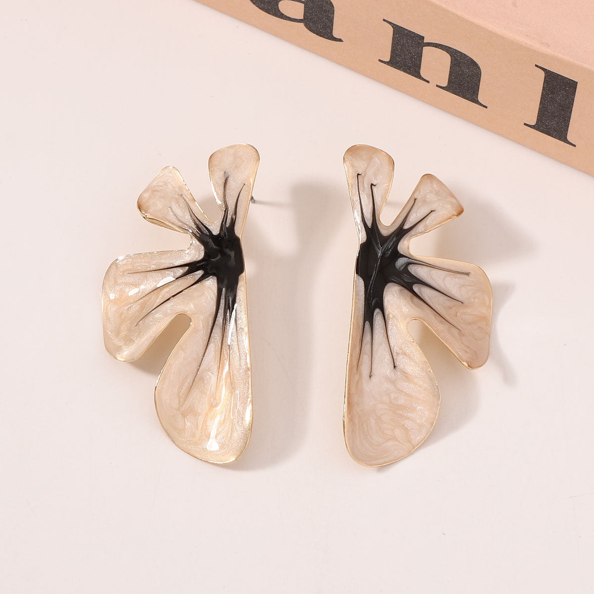 Beautiful Gold Earring with Unique Style