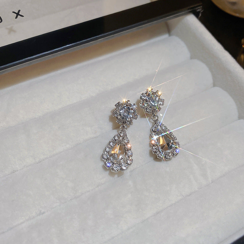 Charming Earring for Any Occasion