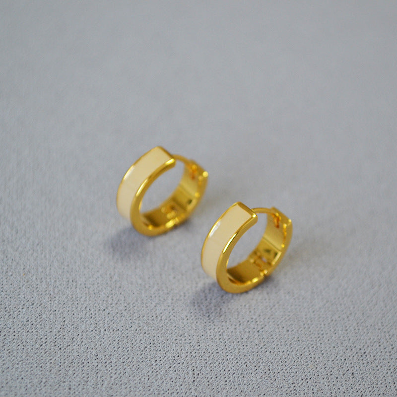 Classic Gold Earring with Timeless Appeal