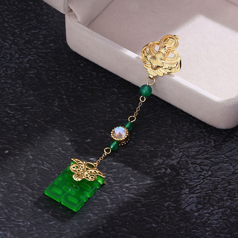Classic Silver Pendant with Timeless Appeal