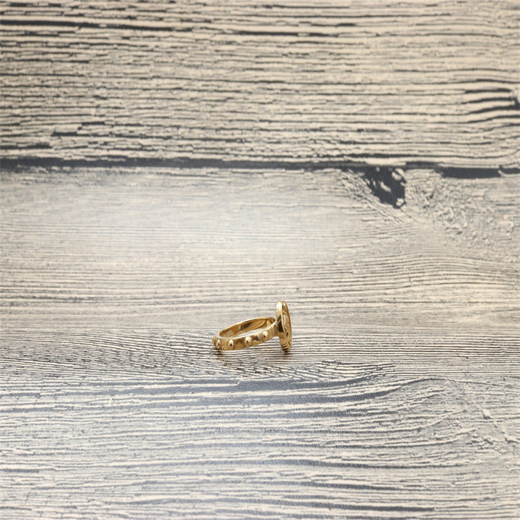 Classic Gold Ring with Timeless Appeal