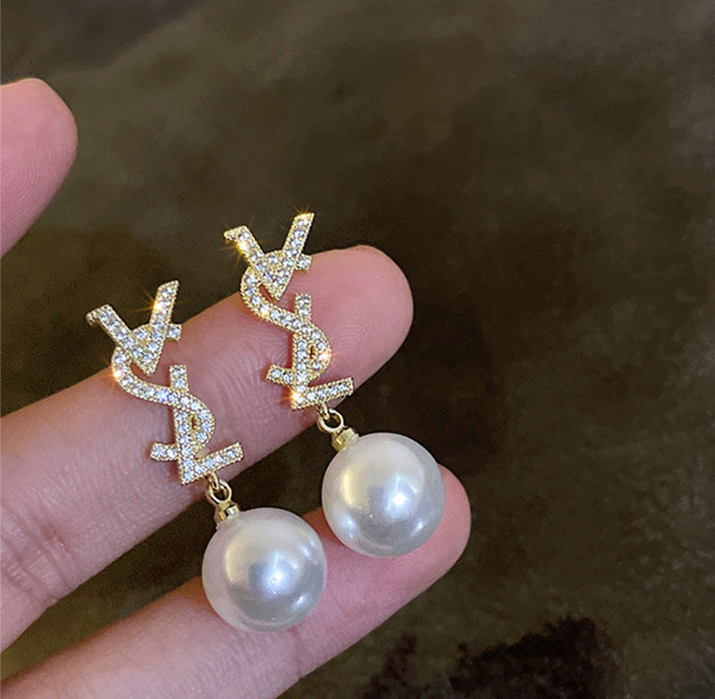 Beautiful Pearl Earring with Unique Style
