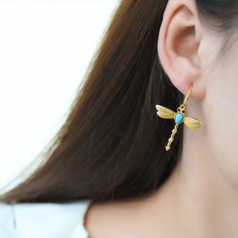 Classic Gold Earring with Timeless Appeal