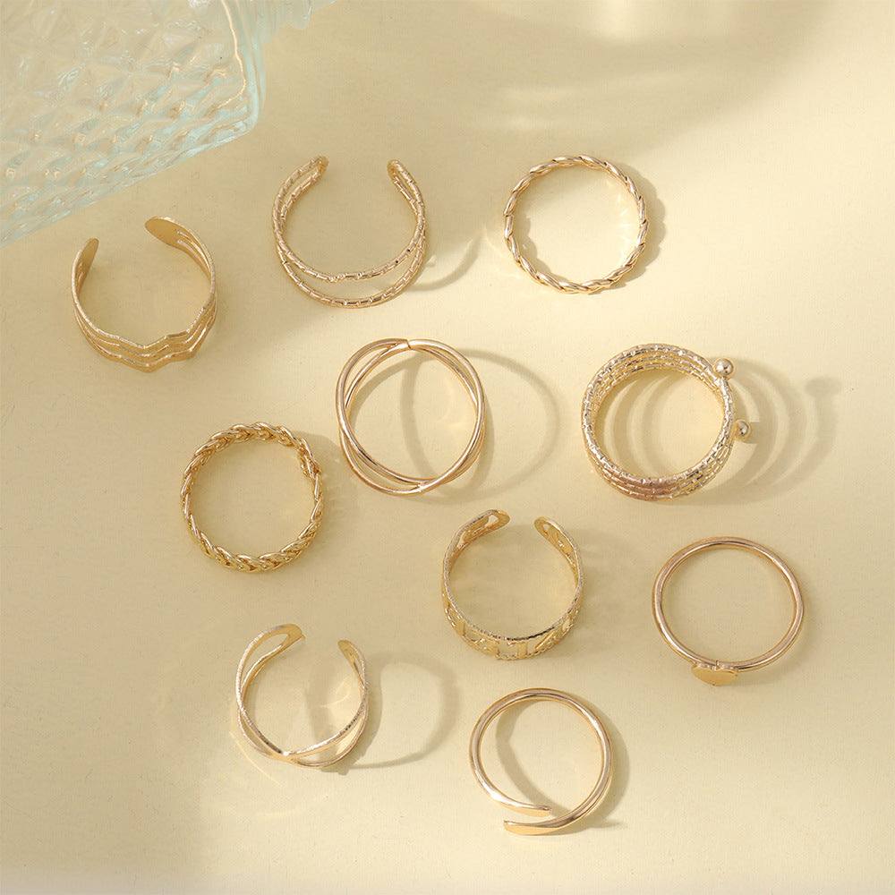 Classic Gold Ring with Timeless Appeal