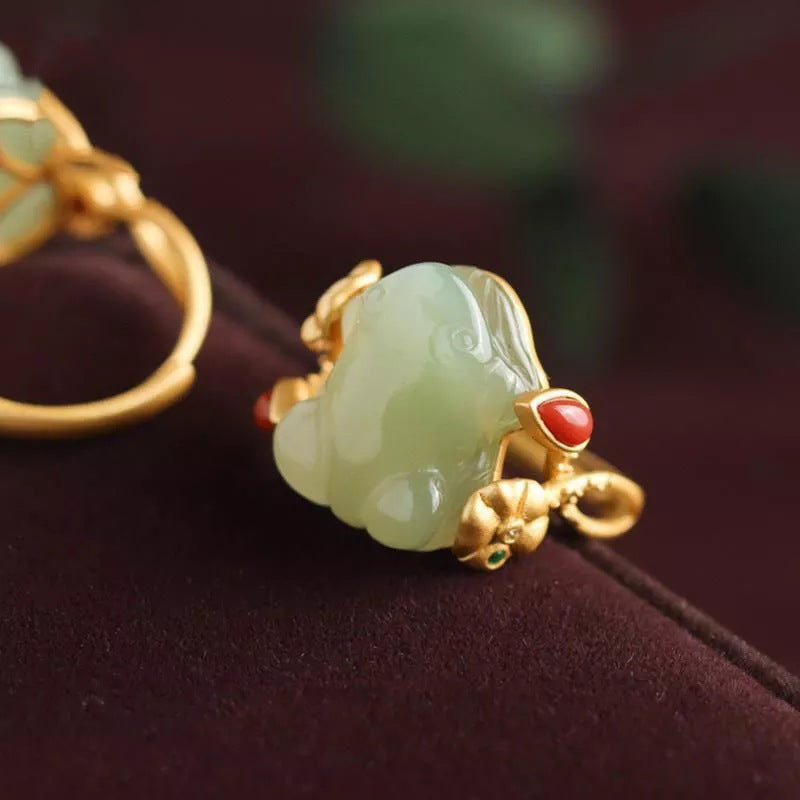 Classic Silver Ring with Timeless Appeal