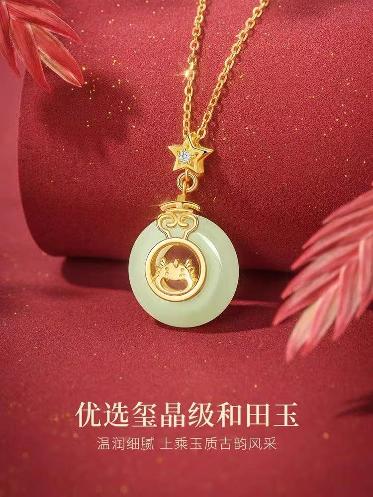 Classic Silver Necklace with Timeless Appeal