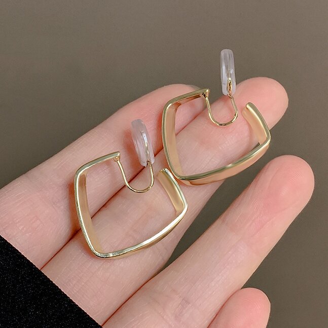 Elegant Gold Earring for Every Occasion