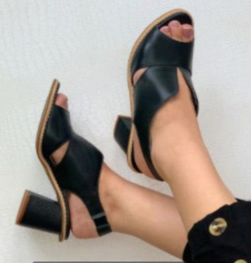 Chic Orthopedic Sandals with Unique Design