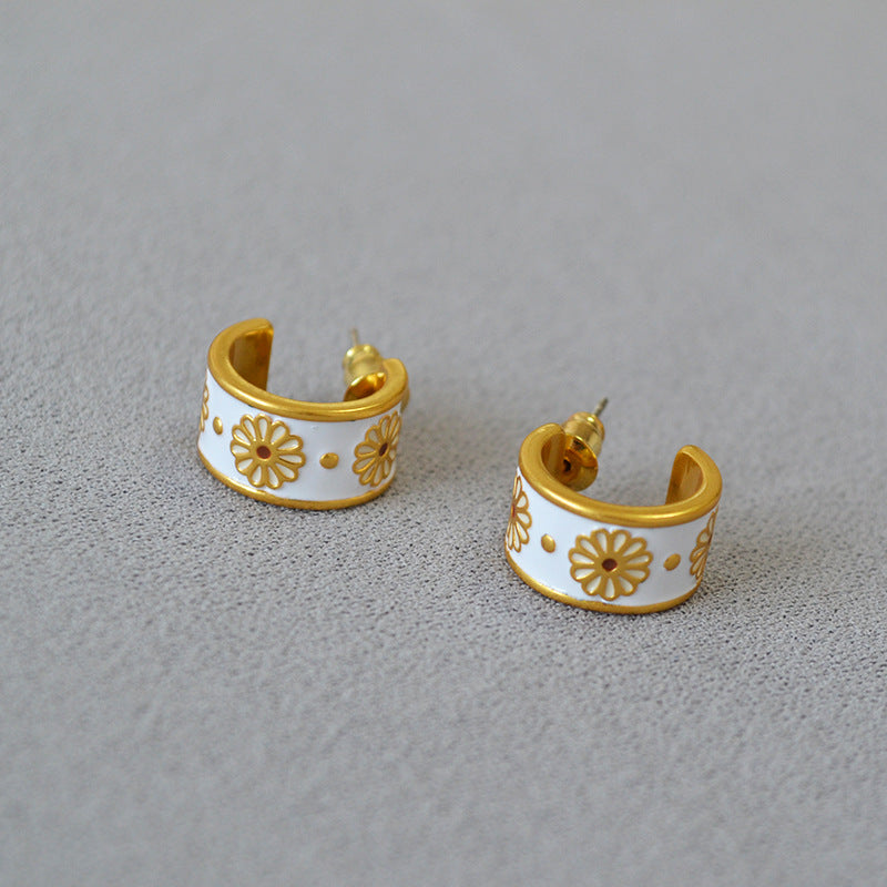 Romantic Silver Earring for Special Moments