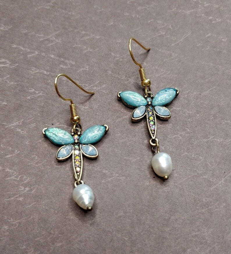 Classic Pearl Earring with Timeless Appeal