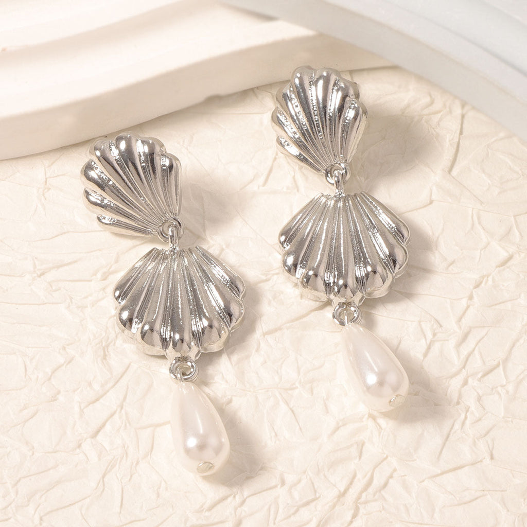 Classic Pearl Earring with Timeless Appeal