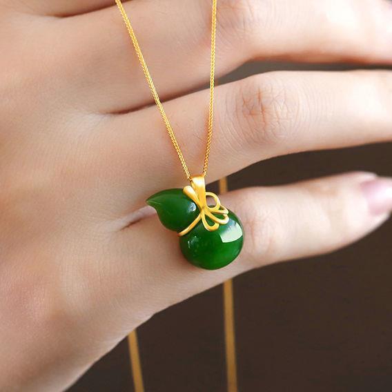 Classic Gold Necklace with Timeless Appeal