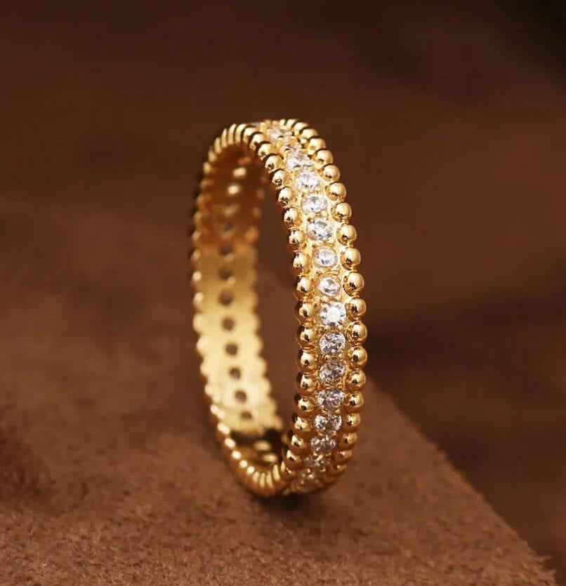 Classic Gold Ring with Timeless Appeal