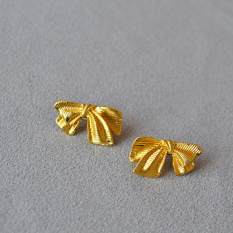 Classic Gold Earring with Timeless Appeal