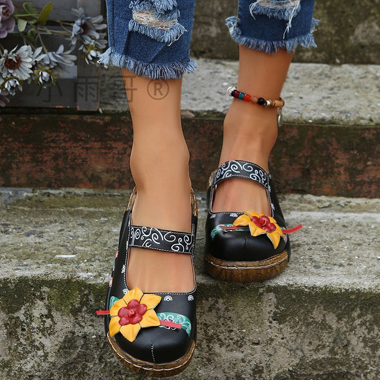 Chic Orthopedic Sandals with Unique Design