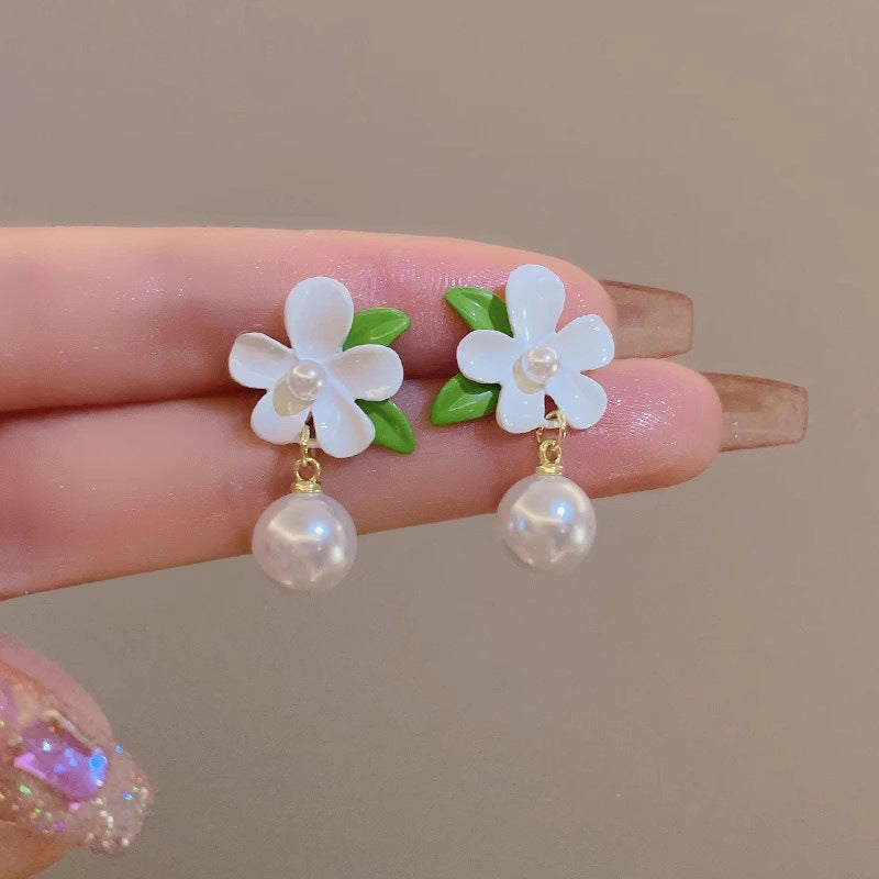 Romantic Pearl Earring for Special Moments
