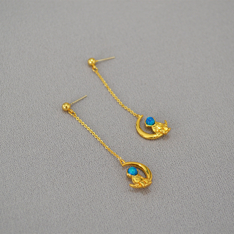 Beautiful Gold Earring with Unique Style