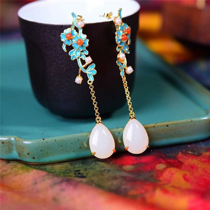 Beautiful Silver Earring with Unique Style