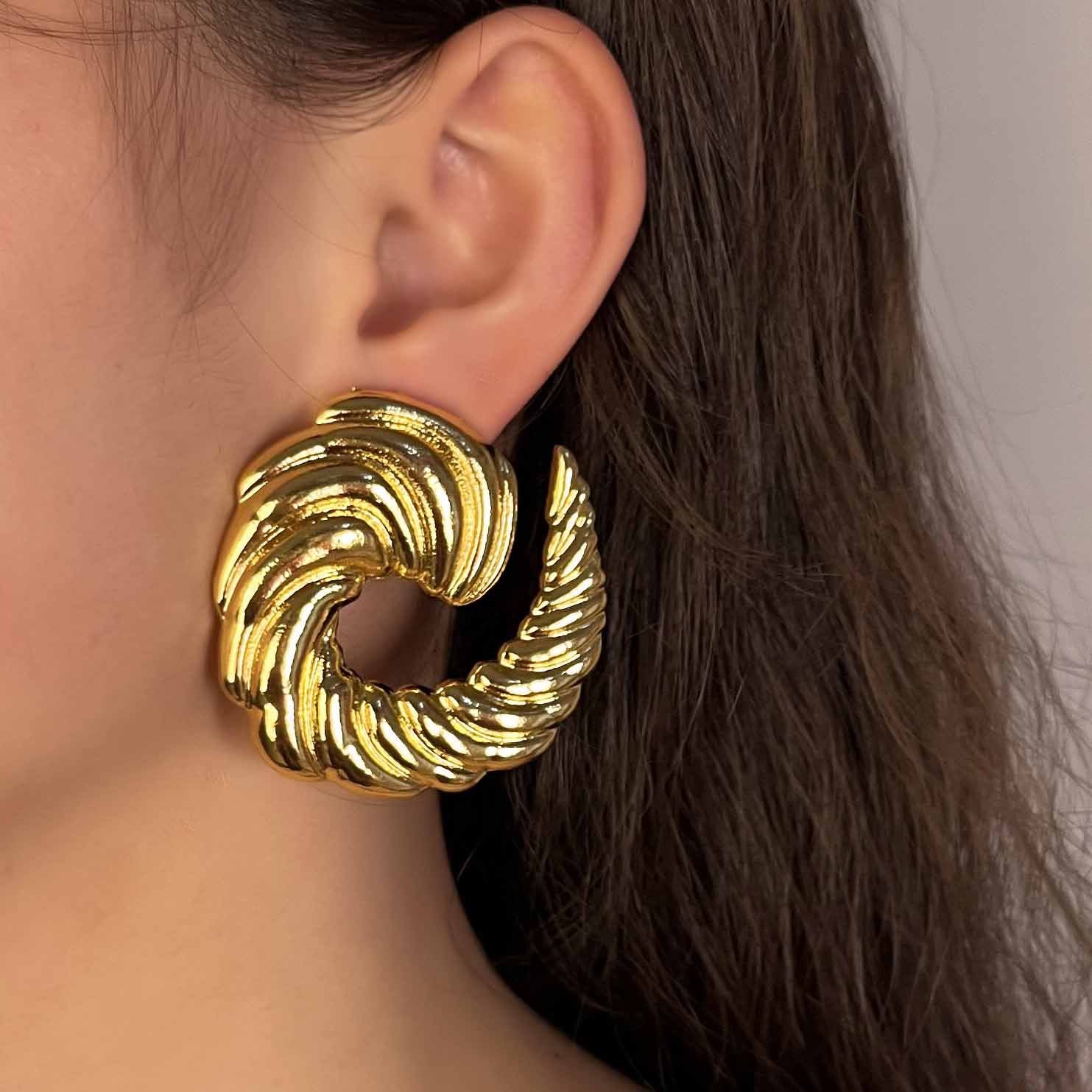 Romantic Earring for Special Moments