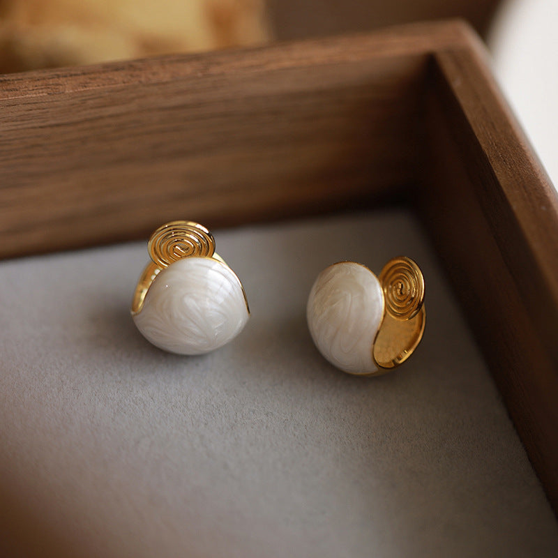 Charming Earring for Any Occasion