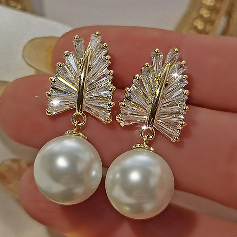 Charming Pearl Earring for Any Occasion