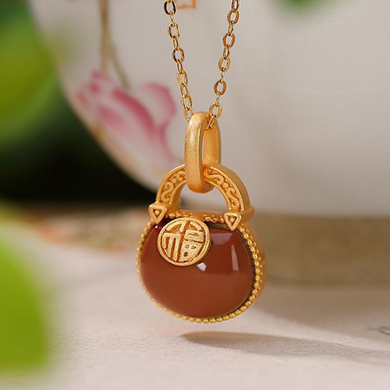 Romantic Gold Necklace for Special Moments