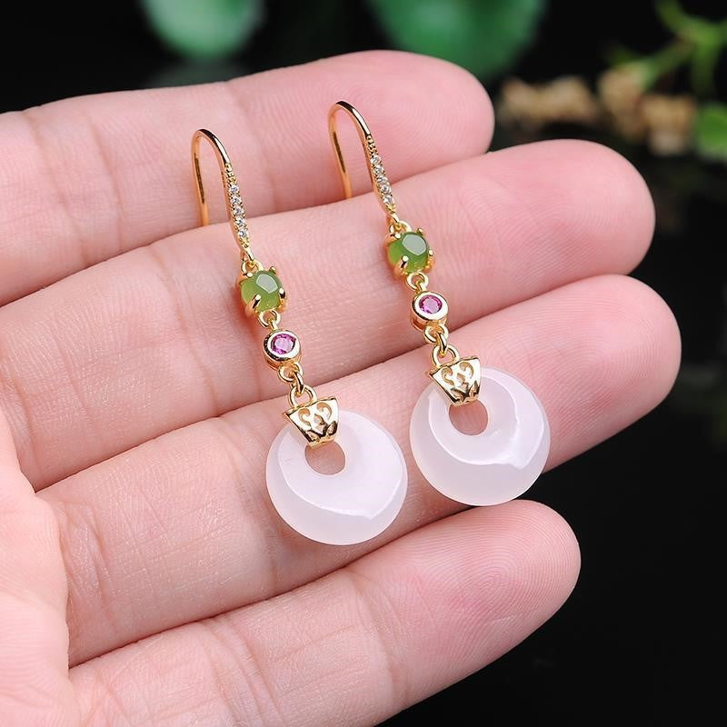 Charming Silver Earring for Any Occasion