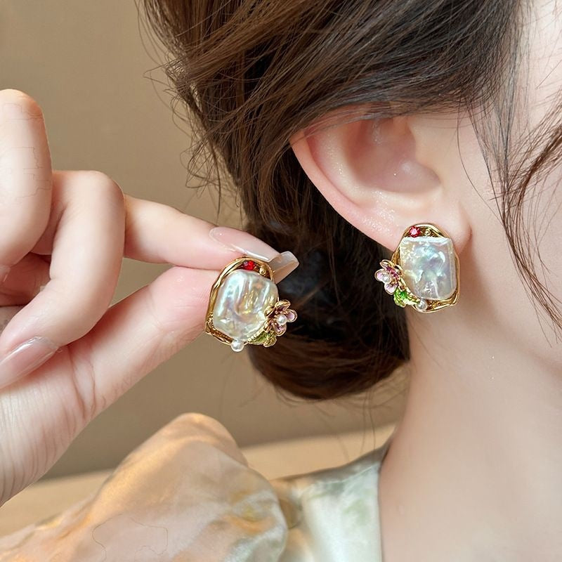 Beautiful Pearl Earring with Unique Style