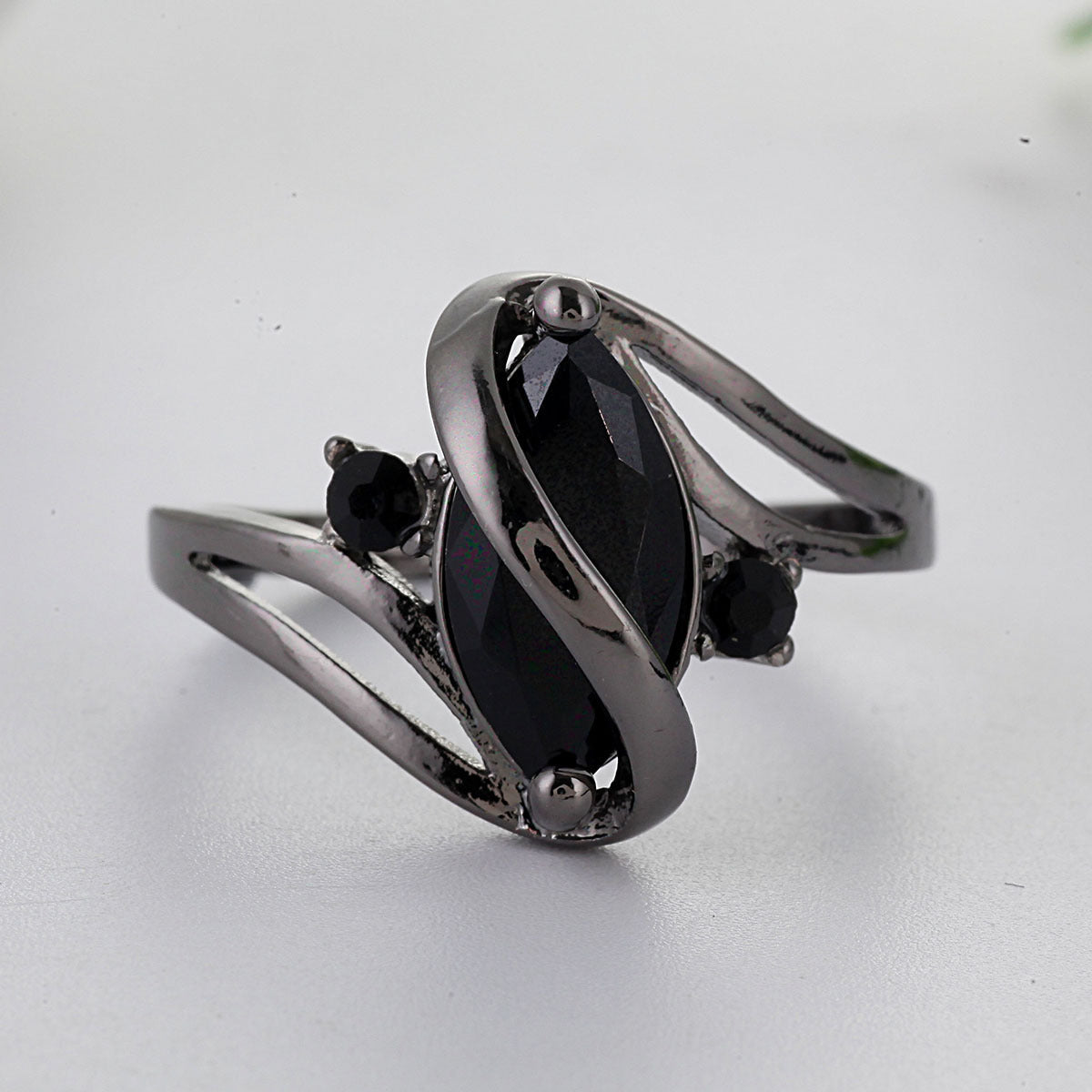 Charming Gold Ring for Any Occasion