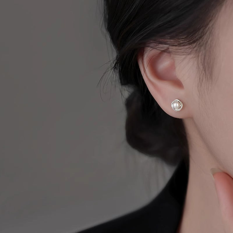 Romantic Pearl Earring for Special Moments