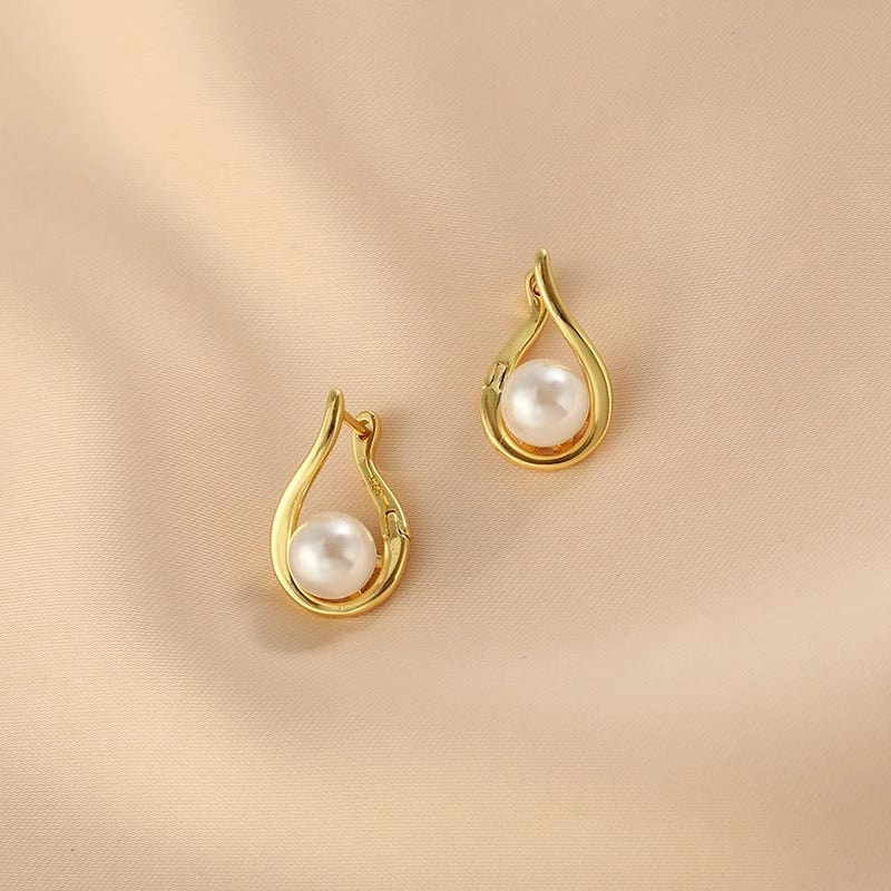 Classic Pearl Earring with Timeless Appeal