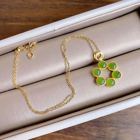 Classic Gold Necklace with Timeless Appeal
