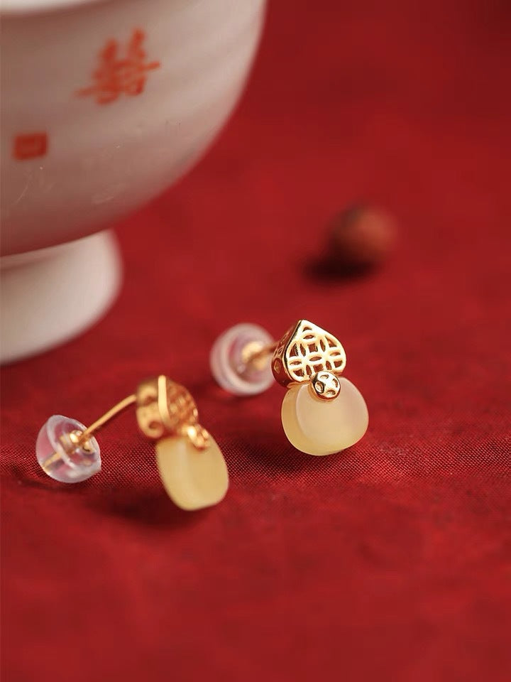 Romantic Silver Earring for Special Moments