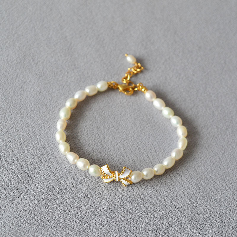 Classic Pearl Bracelet with Timeless Appeal