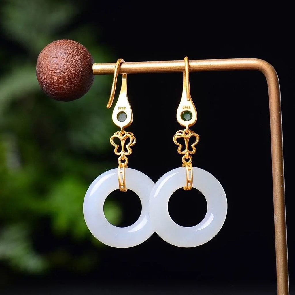 Charming Gold Earring for Any Occasion