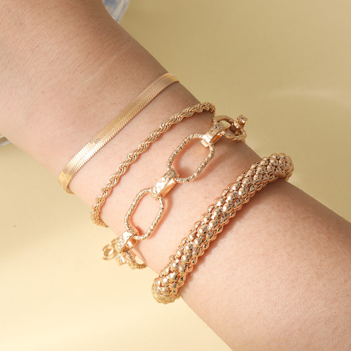 Beautiful Gold Set with Unique Style