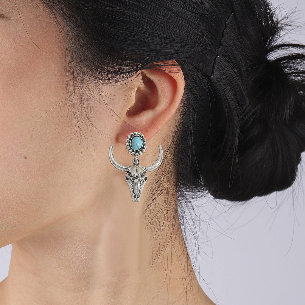 Charming Silver Earring for Any Occasion