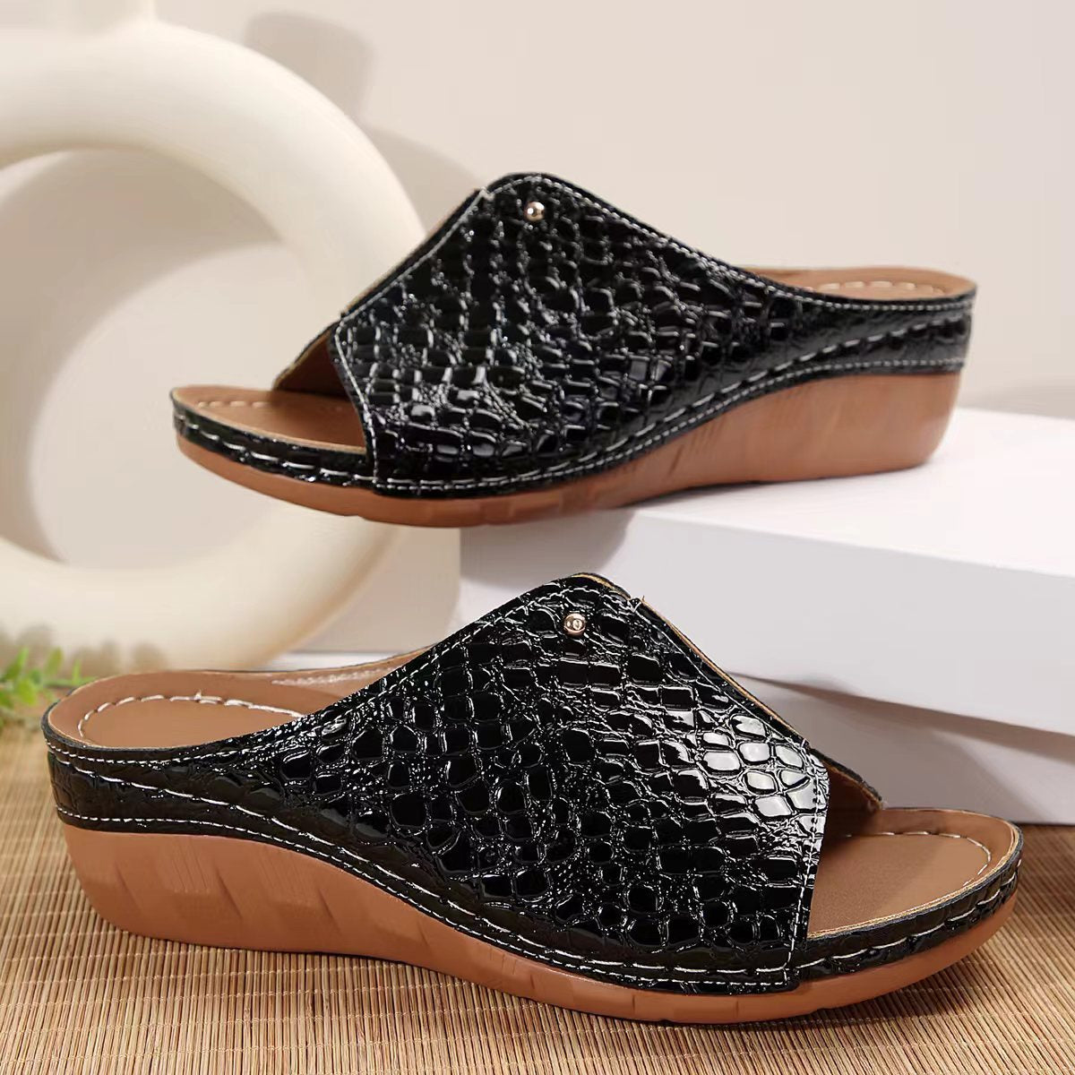 Chic Orthopedic Sandals with Unique Design