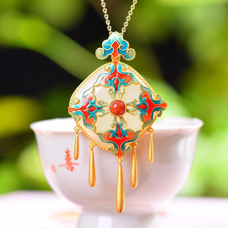 Charming Gold Pendant for Any Occasion