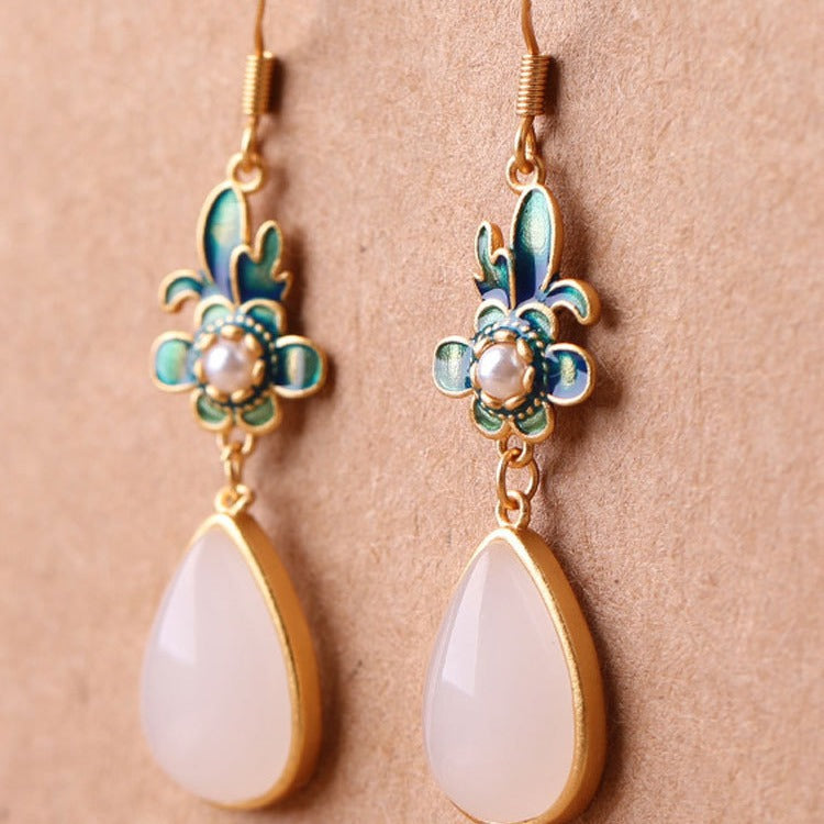 Charming Gold Earring for Any Occasion