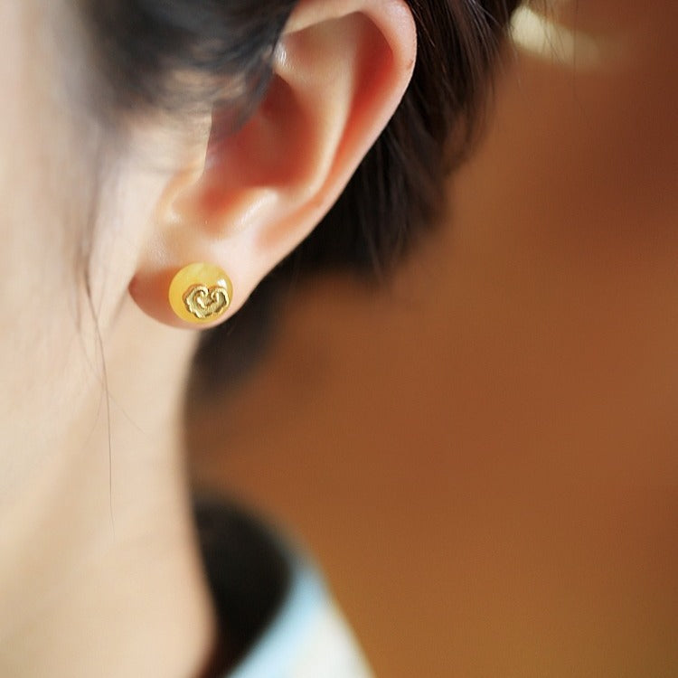 Classic Gold Earring with Timeless Appeal