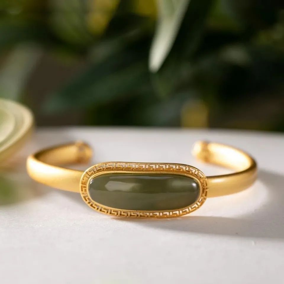Beautiful Gold Bracelet with Unique Style