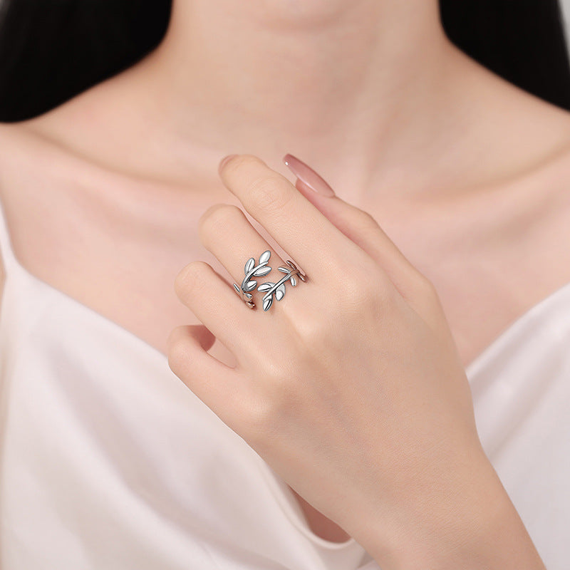 Classic Gold Ring with Timeless Appeal