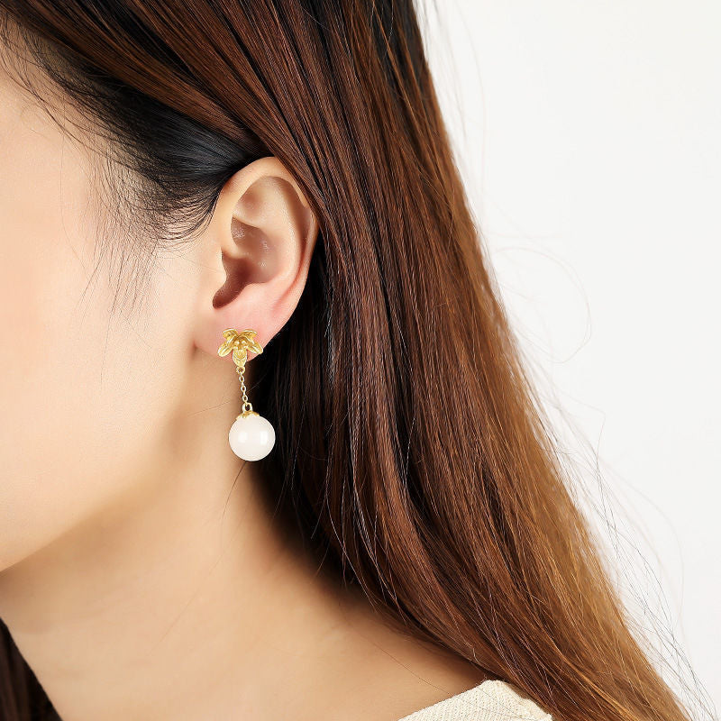 Classic Gold Earring with Timeless Appeal