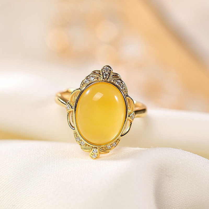 Classic Gold Ring with Timeless Appeal