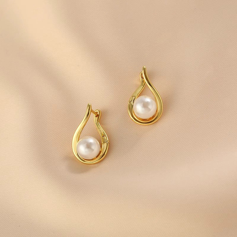 Classic Pearl Earring with Timeless Appeal