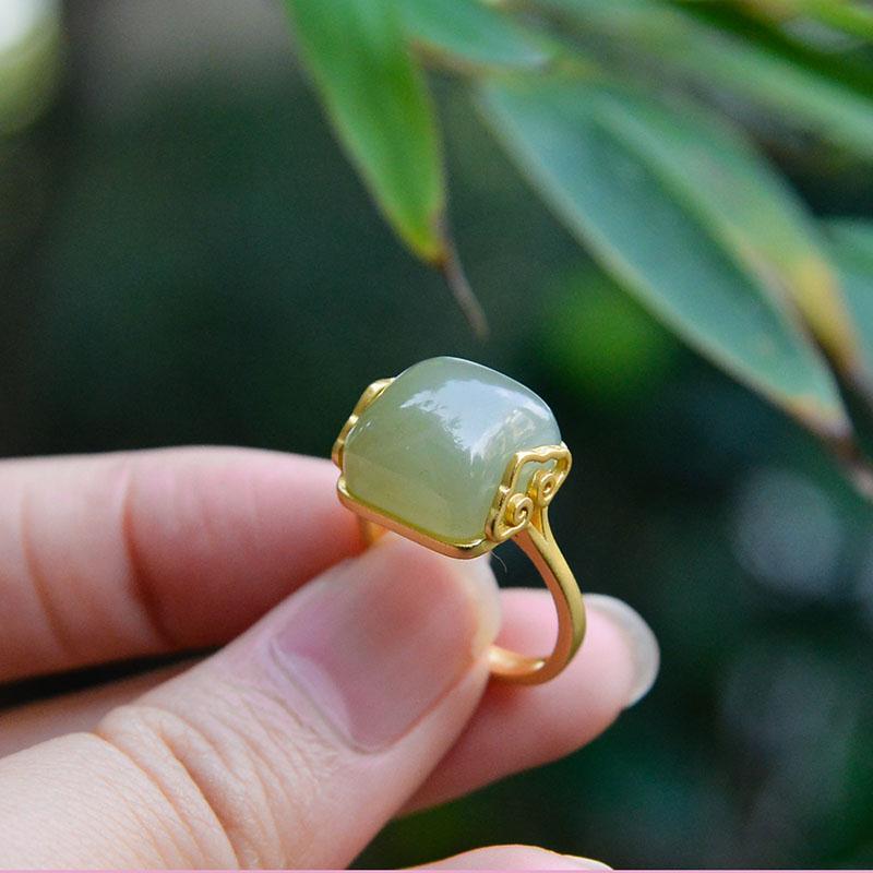Classic Silver Ring with Timeless Appeal