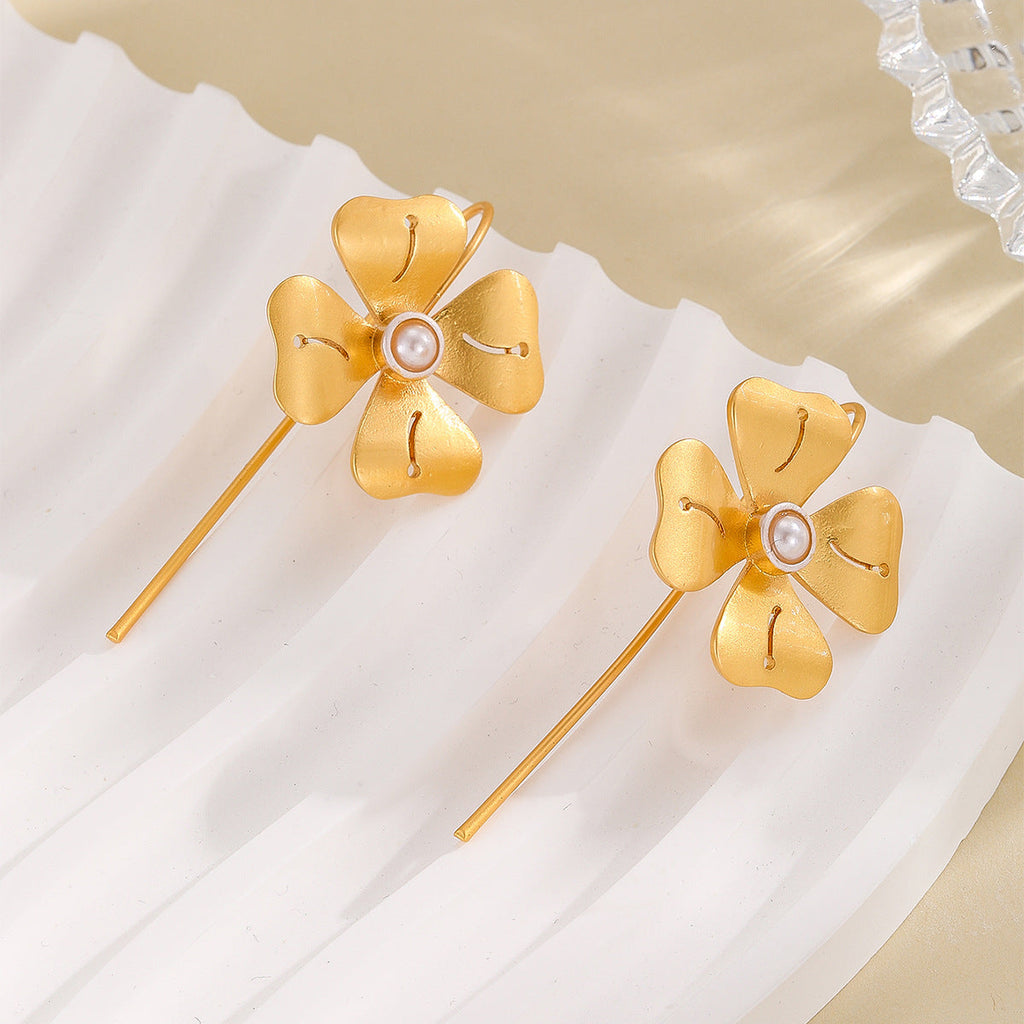 Stunning Gold Earring for Daily Wear